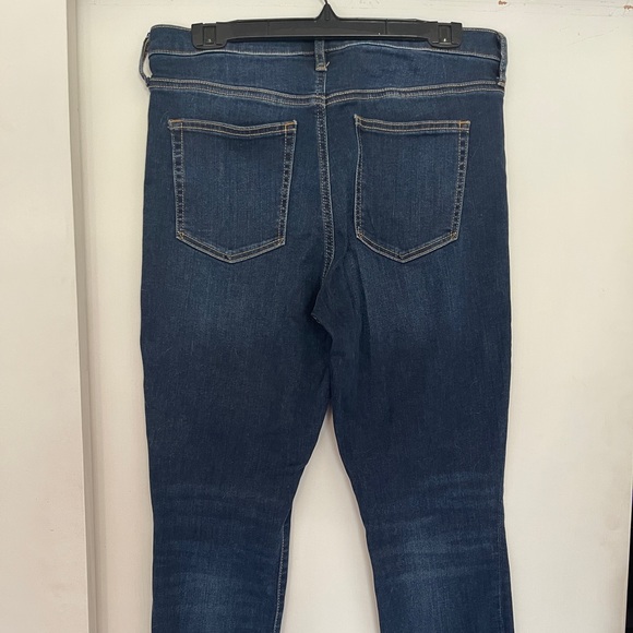 Never worn, Size 30, gap , high rise , button fly, curvy true skinny jeans - Picture 3 of 6